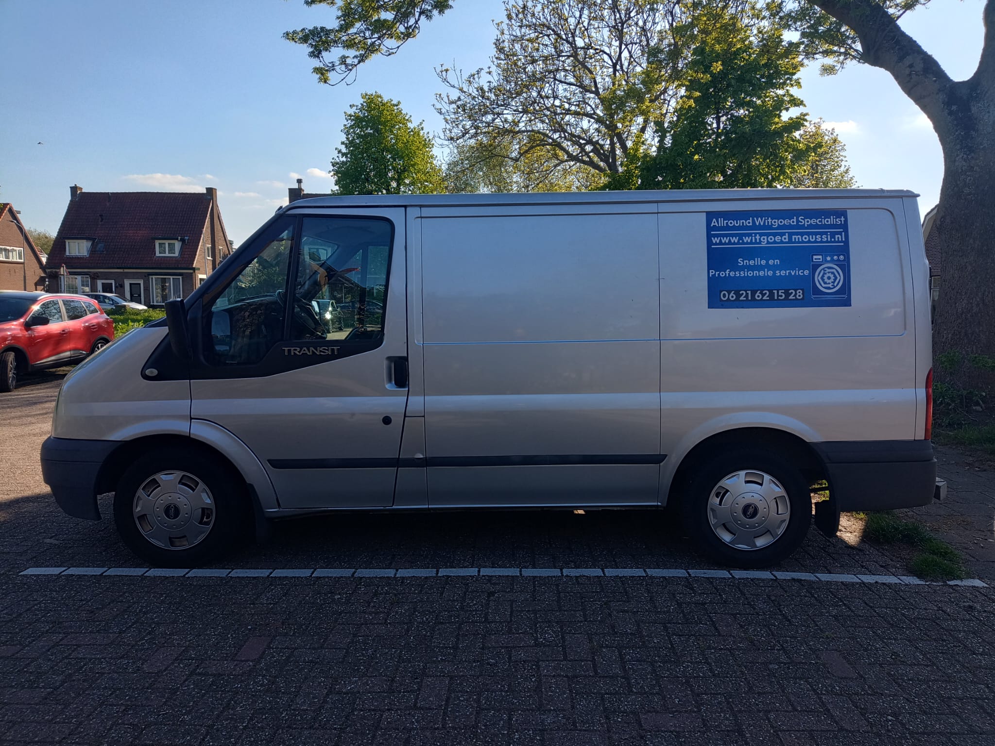 Bus van Allround Witgoed Specialist